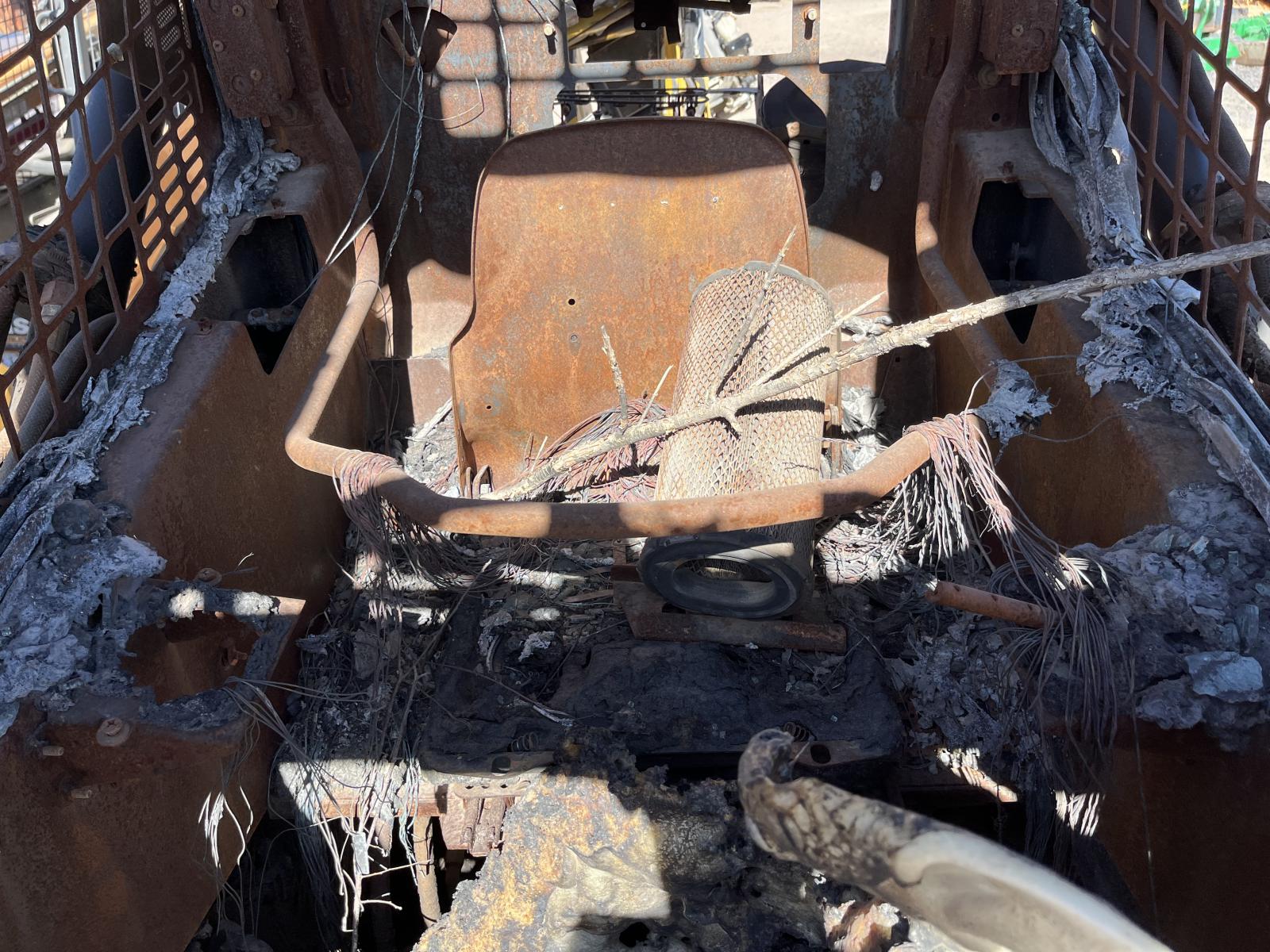 ./imagenes/INVOICE/2019/15577/JOHN-DEERE-333G (3).JPG